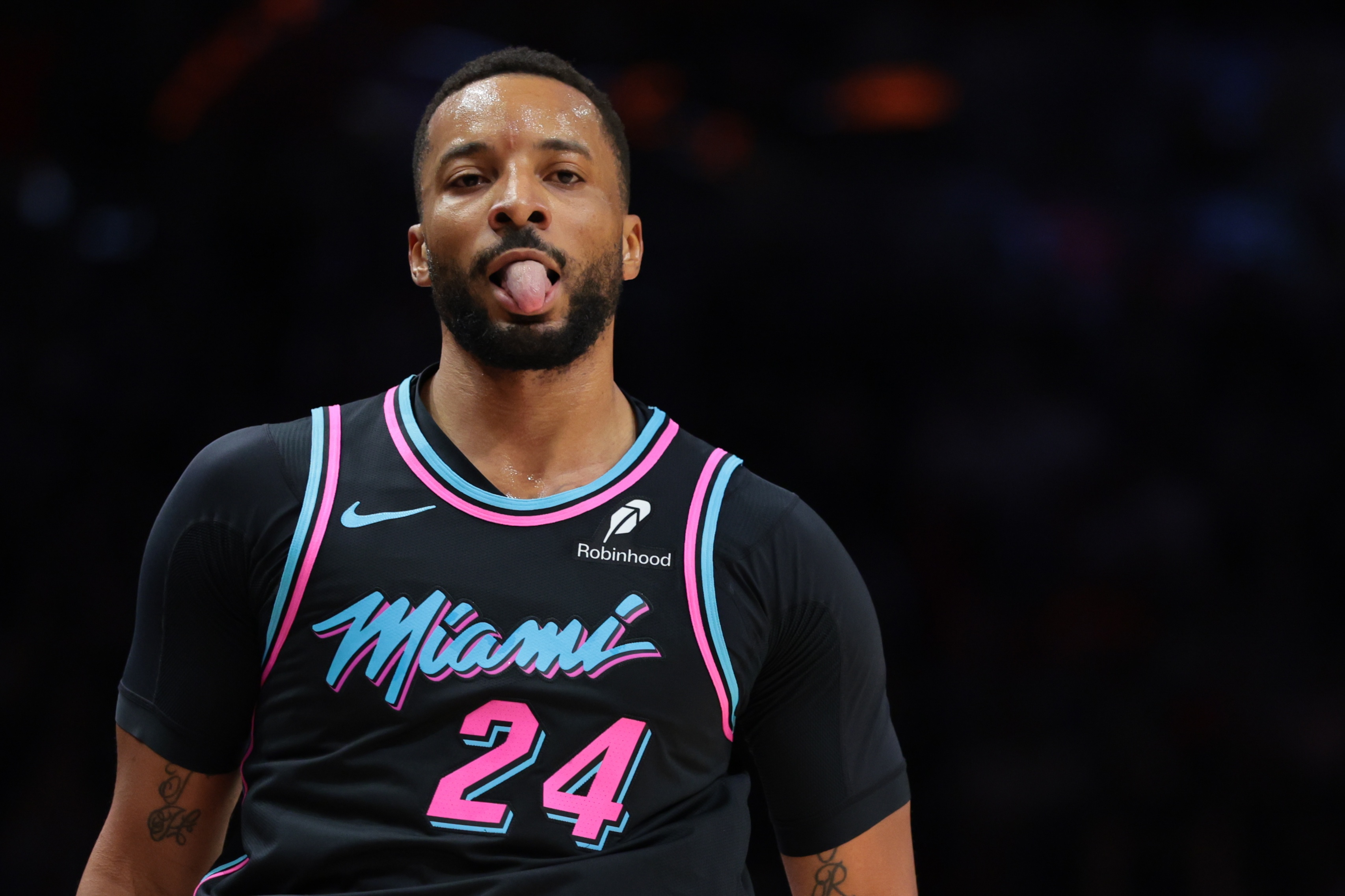 百度体育nba-鲍威尔：我们以正确的方式打球 第三节的问题主要是丢了许多投篮