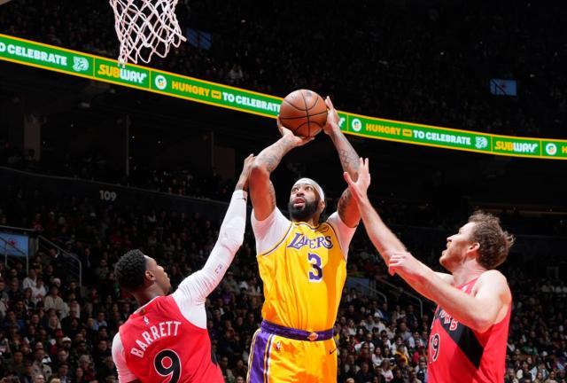 百度体育-登上得分榜第一！最强浓眉上线无解：詹皇变帮手