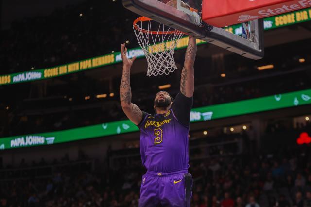 百度体育-【现场】反弹局湖人功亏一篑 更衣室老詹难掩失落